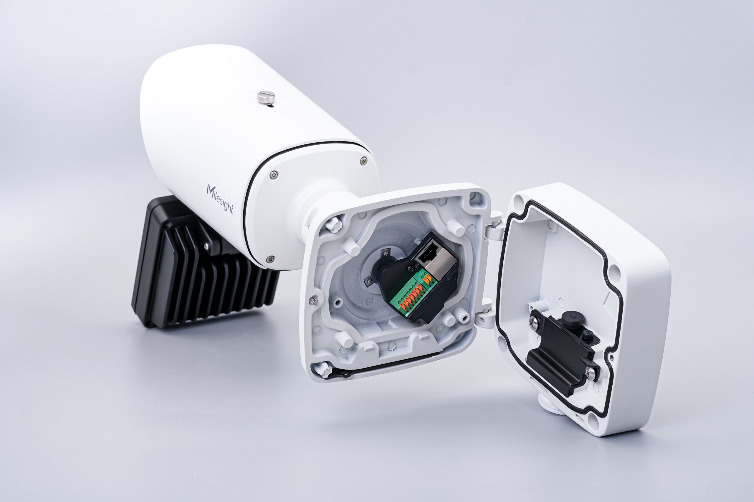 Milesight Entrance & Exit Supplement Light AI LPR Pro Bullet Plus Camera